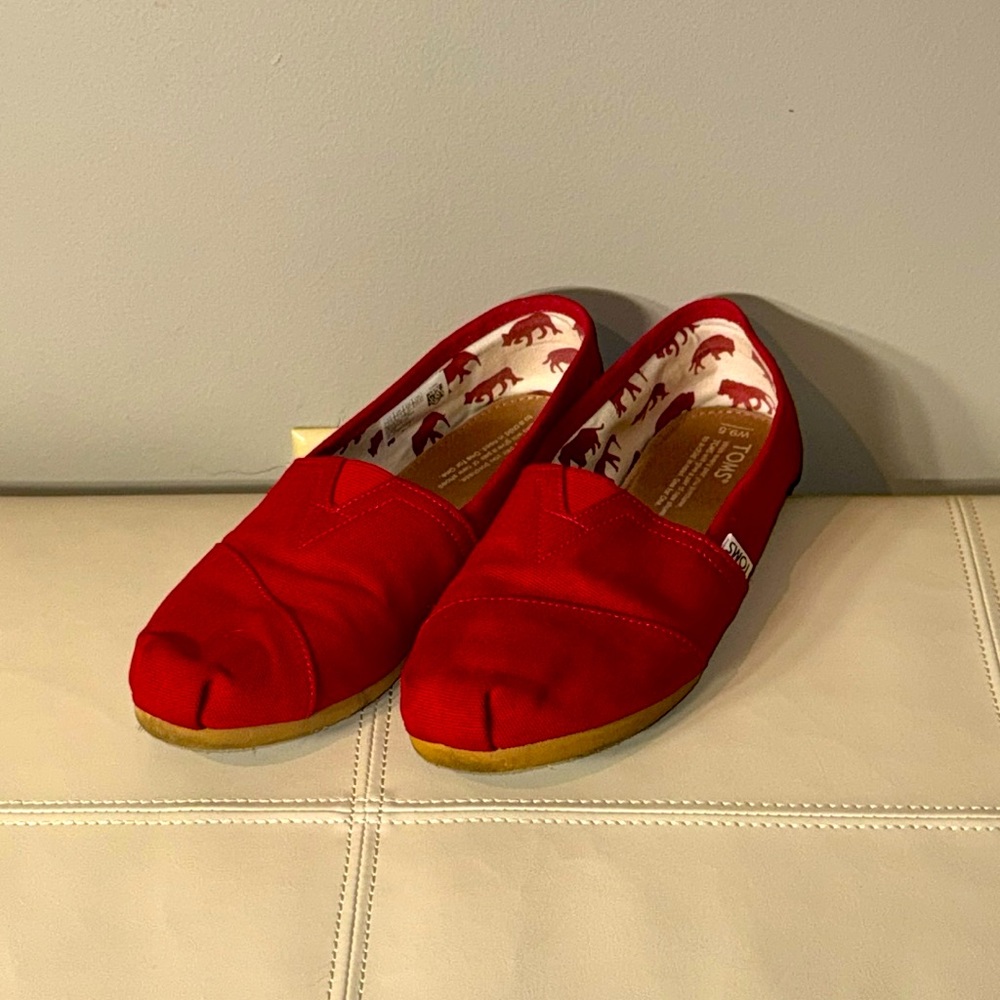 TOMS Women's, Alpargata Slip-On Size 9.5 Red Canvas